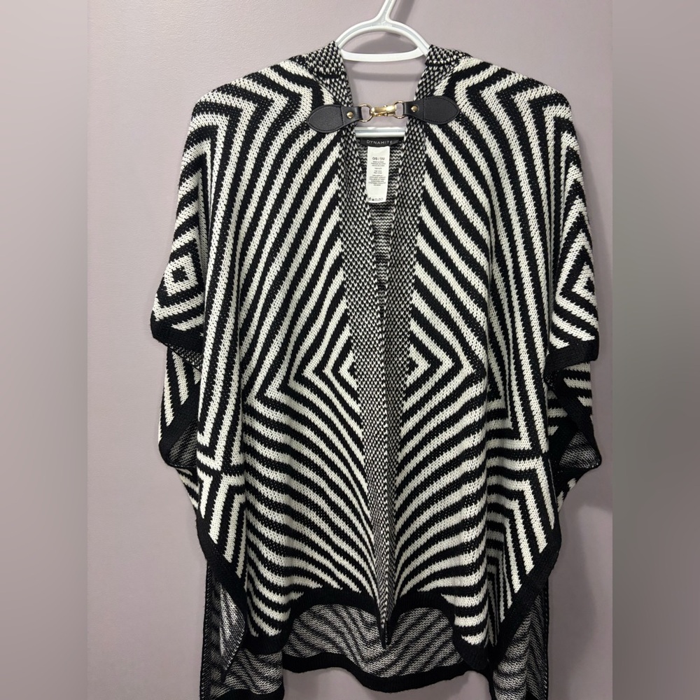 Dynamite Black White Geometric Knit Poncho Cape Shawl O/S